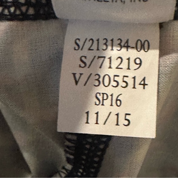 Athleta Ready Set Running Shorts Blue Tone Multi-Color Geo Design Size Small - Picture 12 of 13